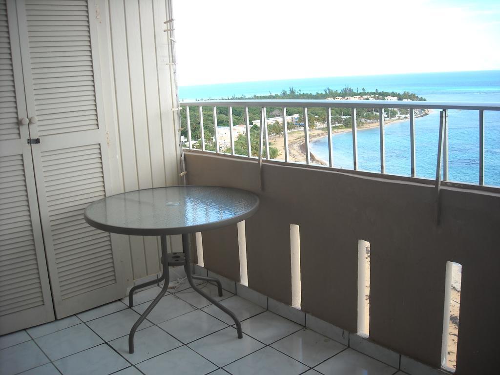 Ocean Front Apartment Luquillo Buitenkant foto