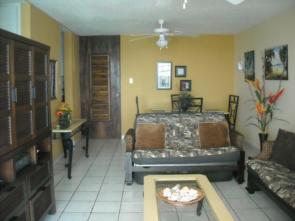 Ocean Front Apartment Luquillo Buitenkant foto