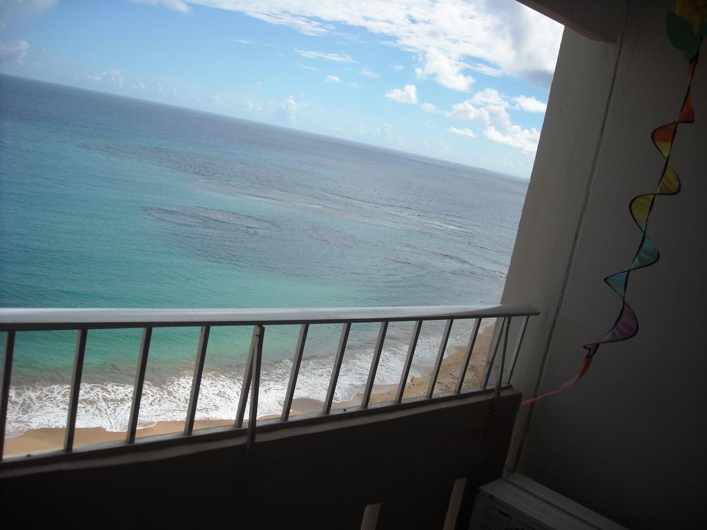Ocean Front Apartment Luquillo Buitenkant foto